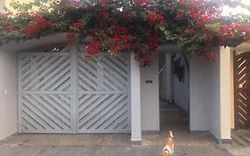 Casa espaçosa 6 min da praia
